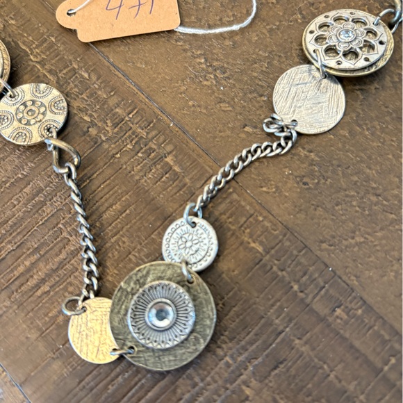 Gold and Silver Necklace - Picture 4 of 4